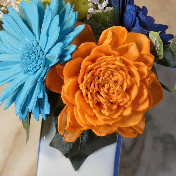 Rainbow planter with 4 pretty coordinating Sola wood flowers - Picture 6 of 7